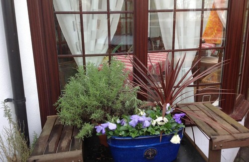 St. Fagans Bed & Breakfast | The Laurels Bed and Breakfast