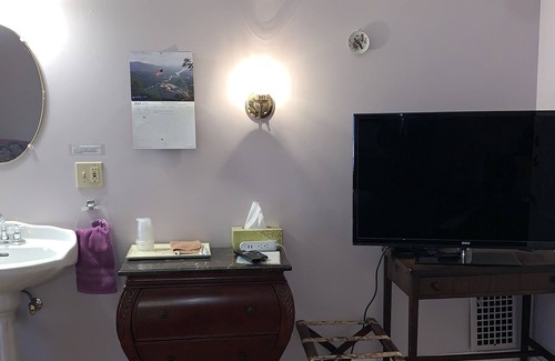 Brockport Bed & Breakfast | The Lavender room at The Victorian