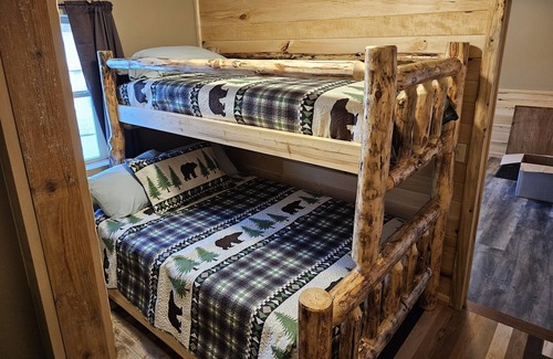 Polk County Cabin | The Lil Blue Wood Cabin in the Woods!