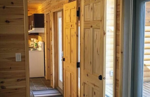 Kenora House | The Lily Pads Cabin - Lakewood Park Cabins