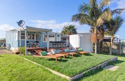 Oneroa House | The Little Blue Bach in Oneroa Village by Waiheke Unlimited
