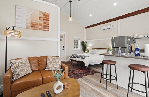 Holcomb Cabin | The Little Cabin By The Lake