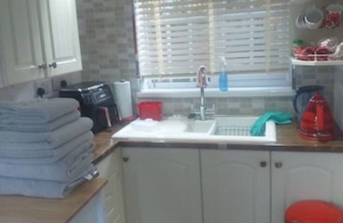 Hull Cottage | The Little House in HullnPET FRIENDLY nSanctuary in the City