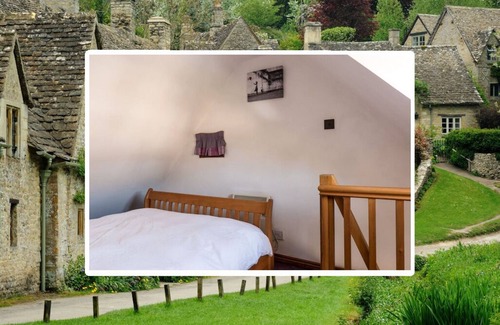 Tetbury Cottage | The Little House on Gumstool Hill