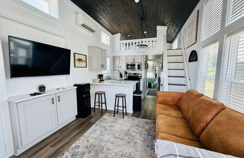 Austin House | The Little Lonestar | Pool & Hot Tub