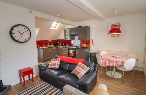 Milton-under-Wychwood House | THE LITTLE WHITE COTTAGE, family friendly in Milton-Under-Wychwood
