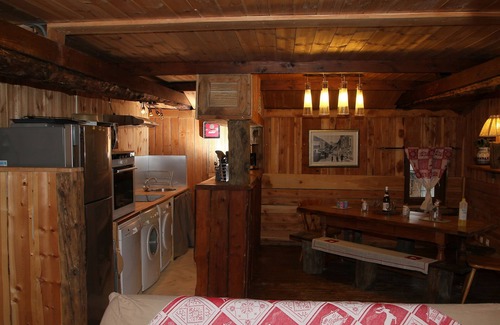 La Salle-les-Alpes Apartment | The Lodge, a cosy apartment in a typical village house