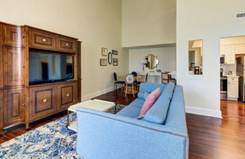 French Quarter Apartment | The Lodge Alley Inn™ - 1 Bedroom