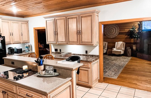 Oakland Cabin | The Lodge at Enid LakennOxford, MS Retreat and Enid Lake fishing lodge