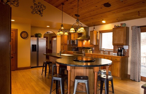 Logan Cabin | The Lodge at Harvest Moon sleeps 16 with five bedrooms and unique private Pub