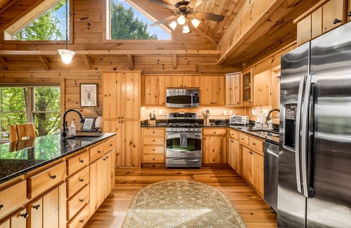 The Peaks at Lake Lure Cabin | The Lodge at Pinnacle Ridge by Carolina Properties