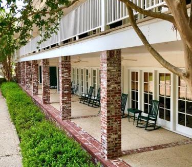 Wakefield Hotel | The Lodge at The Bluffs