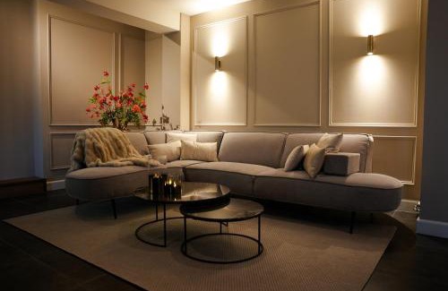Municipality of Oisterwijk Cabin | The Lodge Bed & Wellness Oisterwijk Sauna, Jacuzzi, Luxury