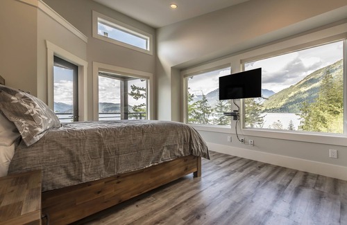 Harrison Hot Springs Cabin | "The Lodge on Harrison Lake" Suite #3