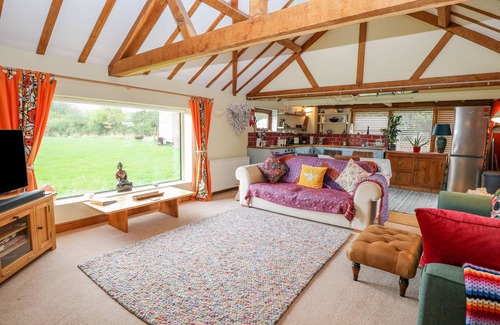 Hickling Cottage | THE LODGE, character holiday cottage, with open fire in Catfield