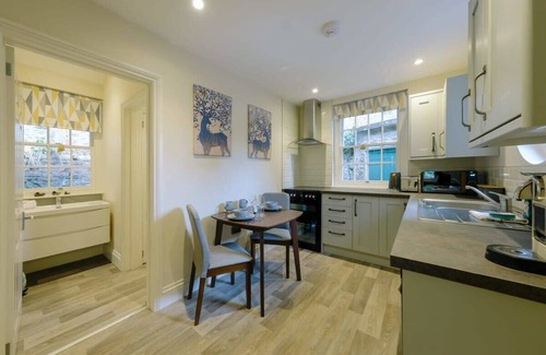 Blagdon Apartment | The Lodge Gatehouse at Coombe Lodge