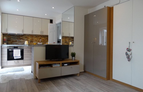 Woolbeding House | The Lodge - Innovative detached studio with air conditioning in Midhurst