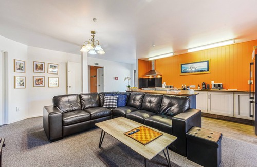 Waikawa Bay House | The Lodge - Picton Holiday Home