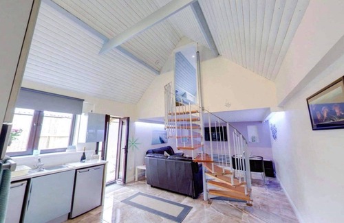 Holton Le Clay Cabin | The Lodge Westmoor Farm