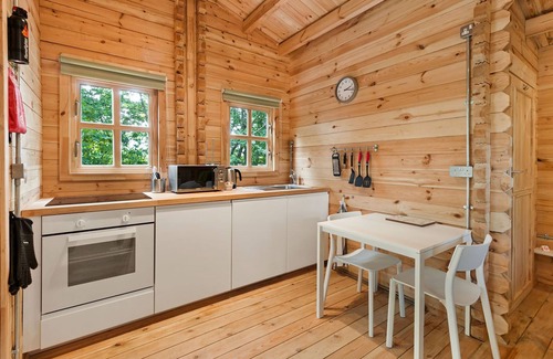 Maidstone Cabin | The Lodge with Hot Tub - Dog friendly