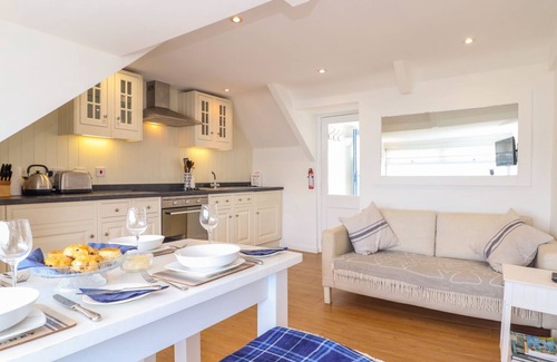 Portmellon Cottage | THE LOFT AT BEACH HOUSE, character holiday cottage in Mevagissey