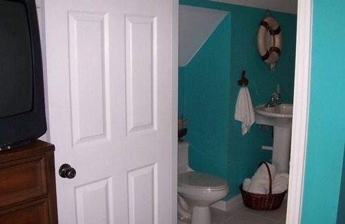Whiteside House | The Loft at River Canyon! Lakefront! NO FEES! FREE WIFI