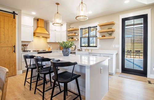 McGaheysville House | The Loft on Lawyer (NEW) FREE Mass Resort Rec Pass