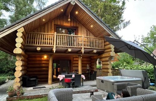 Ursel Ski Chalet | the loghouse
