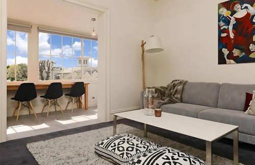 Battery Point Apartment | The Lollyshop Apartment in Battery Point