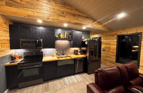 Cook Cabin | The Loony Uncle Wilderness Suite! 1/4 mile from Lake Vermilion Access.