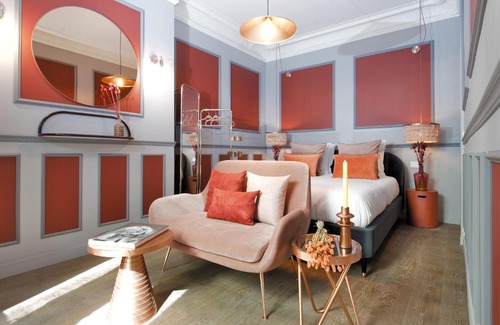 Champs-Elysees Apartment | The Lord Byron Suite