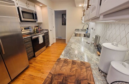 Windsor Heights House | The Love Shack: Spacious Family Getaway, 5 bed/3 bath, 10 Minutes from Downtown