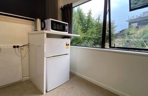 Frankton Apartment | The Lucas Room2 - Small Value Private Room