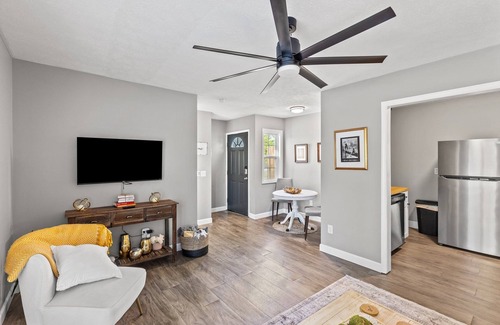 Harrodsburg Apartment | The Luxe/Hot Tub/On Bright Leaf Golf Course
