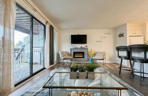 Village of Four Seasons Apartment | The Luxe Lakefront