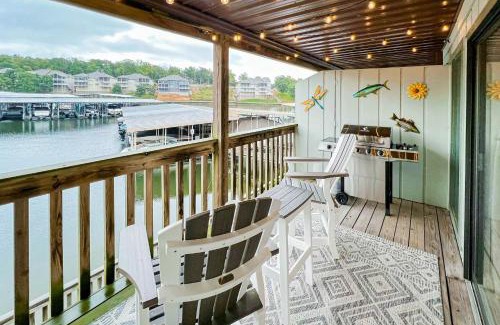 Village of Four Seasons Apartment | The Luxe Lakefront