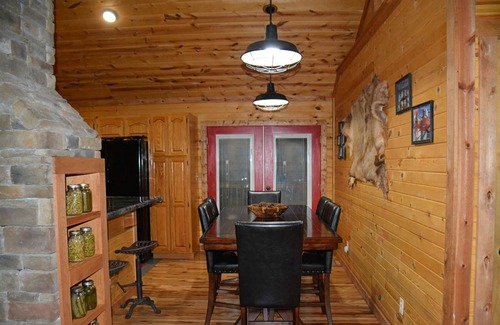 Catlettsburg Cabin | THE LUXURY CABIN IN THE WOODS