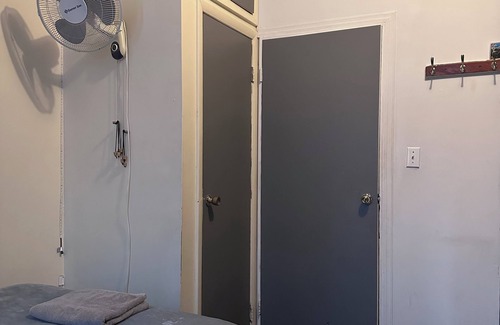 East Harlem House | The Macaw Guesthouse