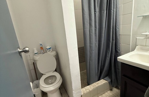 East Harlem House | The Macaw Guesthouse
