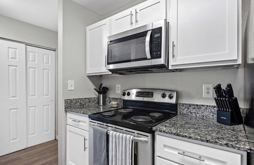 Pleasant Valley Apartment | The Magenta - Bold Design + Prime Location + Sleeps 12 + Amenities