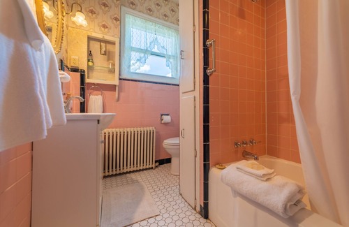 Cumbola Bed & Breakfast | The Maid's Quarters Bed Breakfast & Tearoom