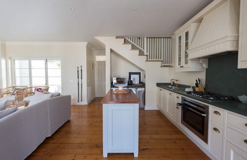 Kalk Bay Apartment | The Majestic village Middedorp 2