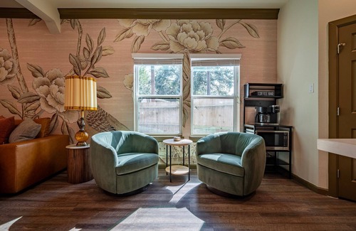 Greater East End House | the Maltby Suites featuring the Martini