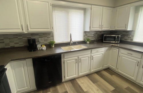 Corn Hill House | The Manor at Corn Hill: A spacious 6BR house in historic downtown Rochester