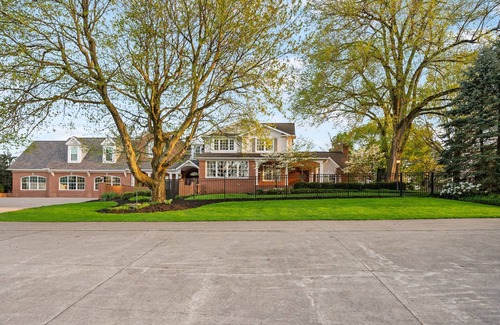 Uniontown House | The Manor at Olde Stone Acres. Sleeps 35. Game House. Pond.