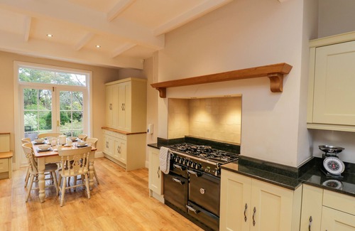 Scarborough House | THE MANOR HOUSE, pet friendly, with hot tub in Scarborough