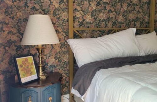 Sussex Apartment | The Maple Shade Suite