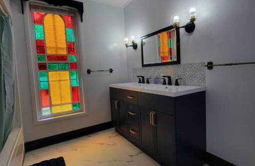 Sussex Apartment | The Maple Shade Suite