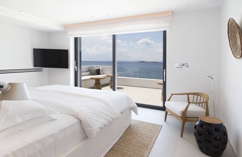 Vouliagmeni Hotel | The Margi