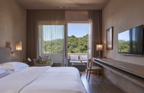 Vouliagmeni Hotel | The Margi